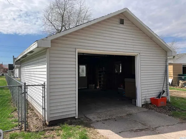 $159,500 | 2611 Chestnut Street, Quincy, IL 62301