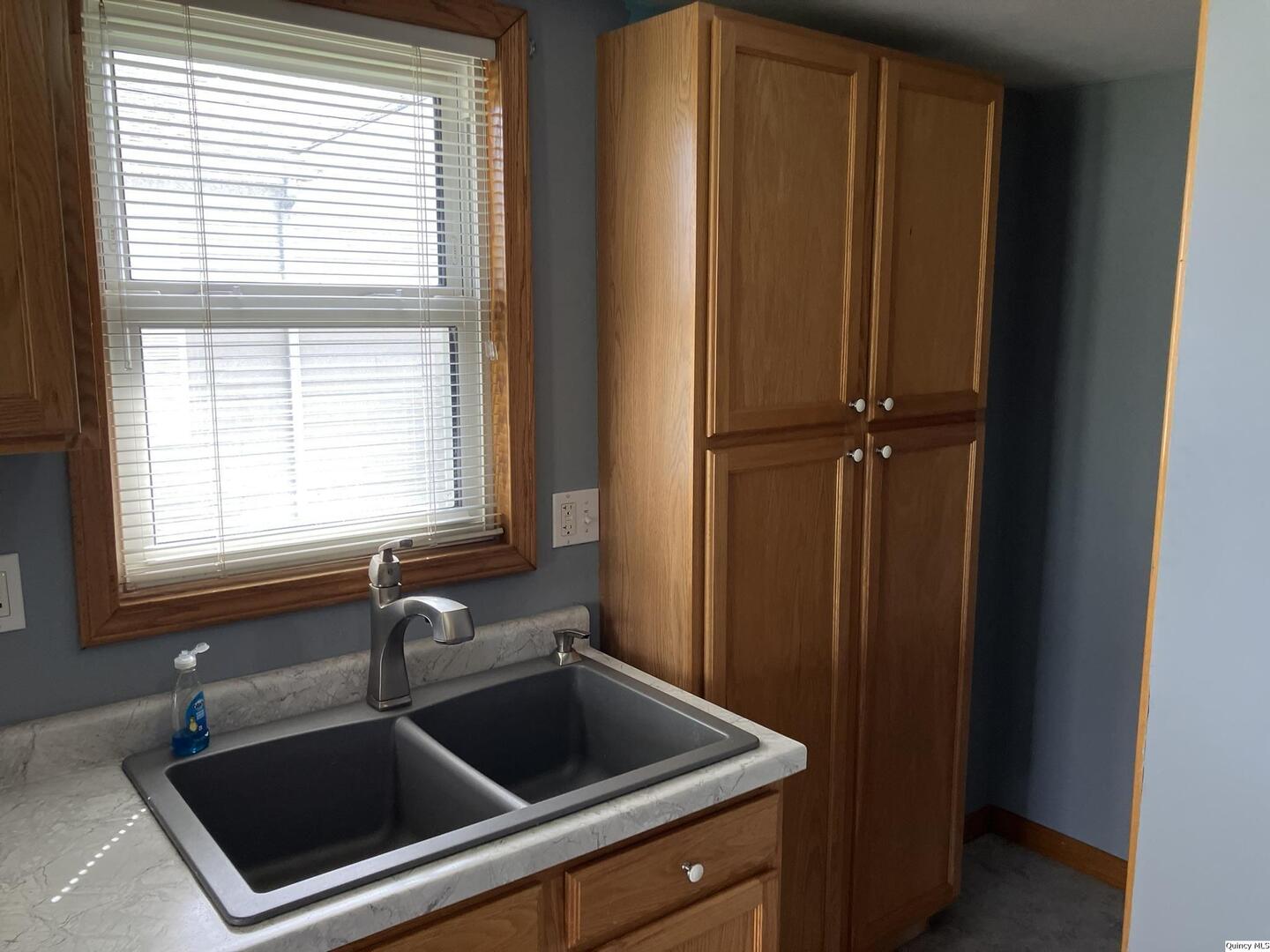 2611 Chestnut Street Quincy, IL 62301 - Photo 9 of 22