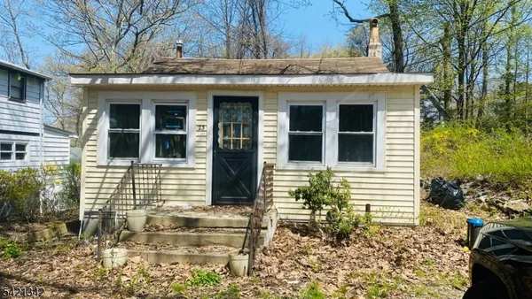 $2,350 | 23 Elizabeth Road, West Milford, NJ 07421