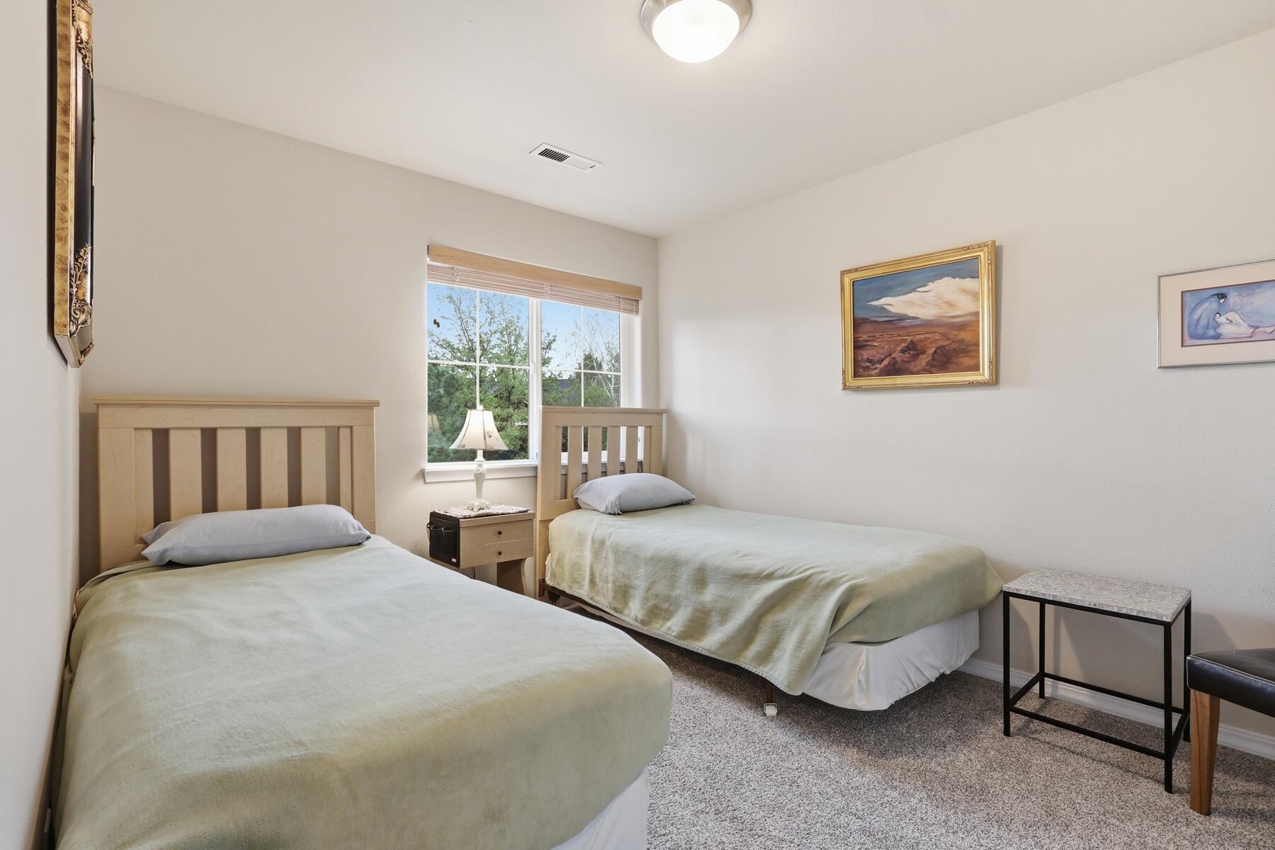 61156 Foxglove Loop Bend, OR 97702 - Photo 18 of 44 Upstairs bedroom