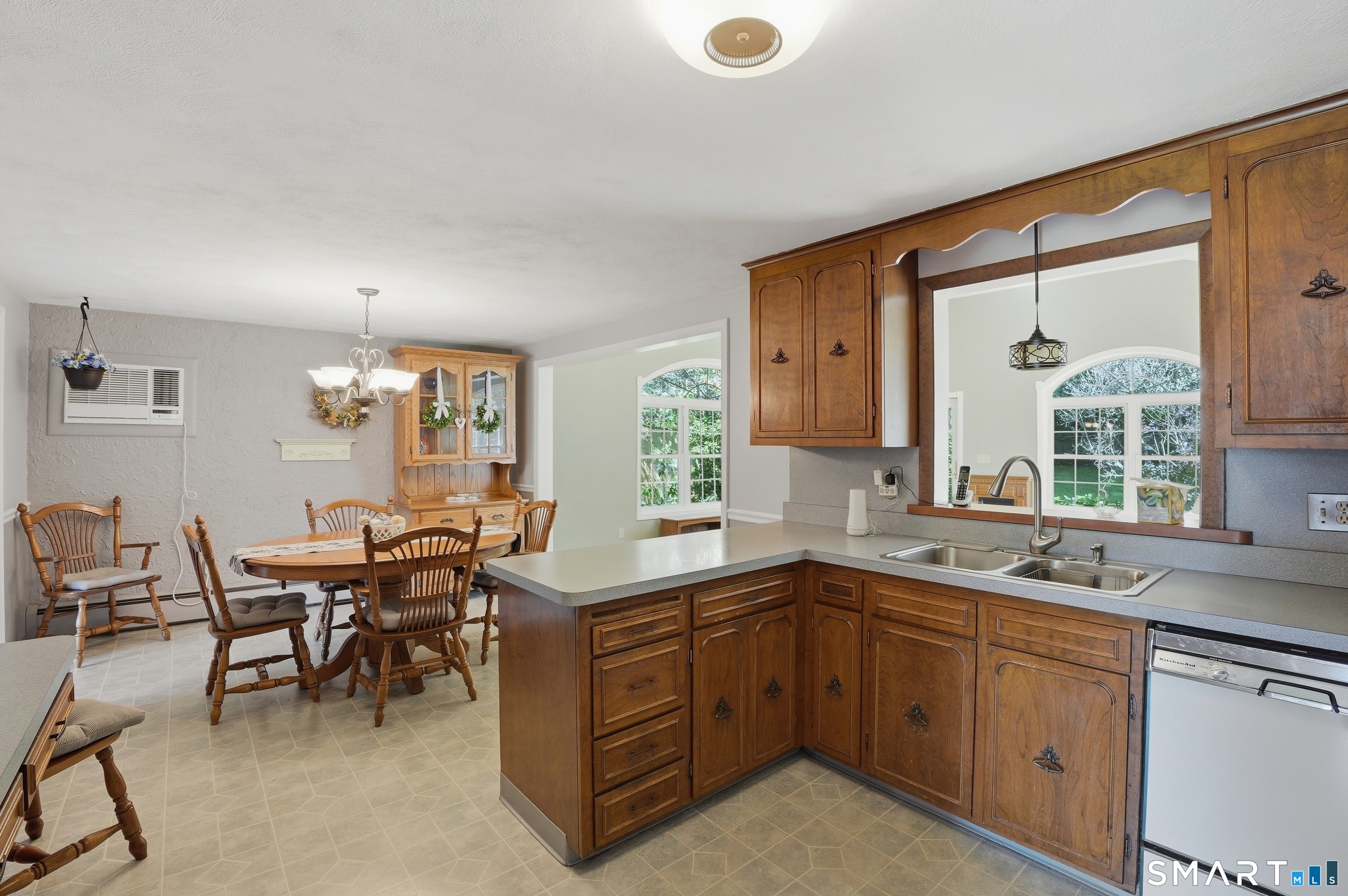 425 Sonstrom Road Bristol, CT 06010 - Photo 8 of 32