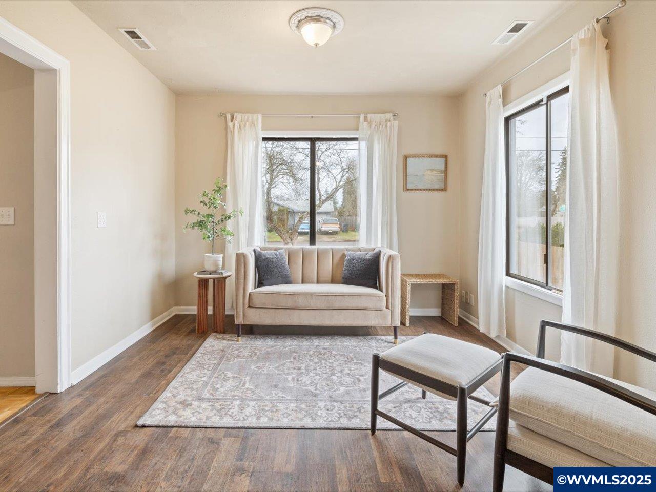 1271 Southwest Hayter Street Dallas, OR 97338 - Photo 6 of 44 Gallery Image 6