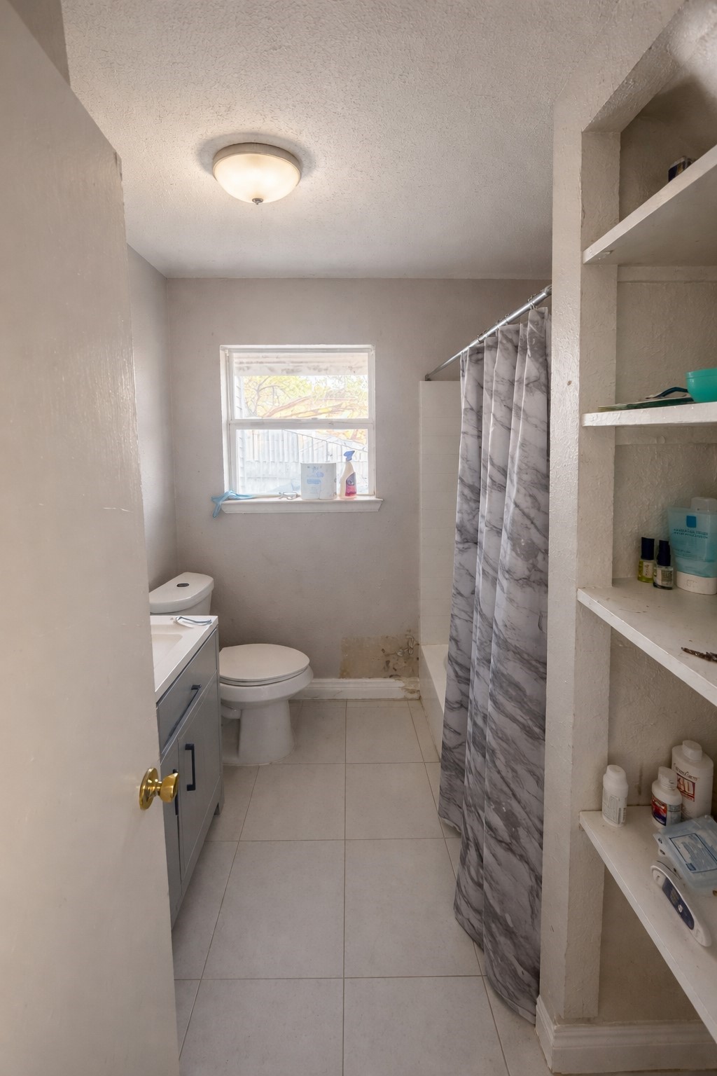 817 Church Street Crosby, TX 77532 - Photo 4 of 18 a bathroom with a toilet sink and shower