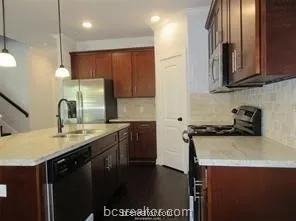 $600 | 2116 Crescent Pointe Parkway, College Station, TX 77845