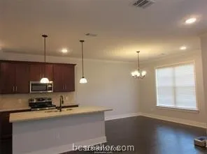 $600 | 2116 Crescent Pointe Parkway, College Station, TX 77845