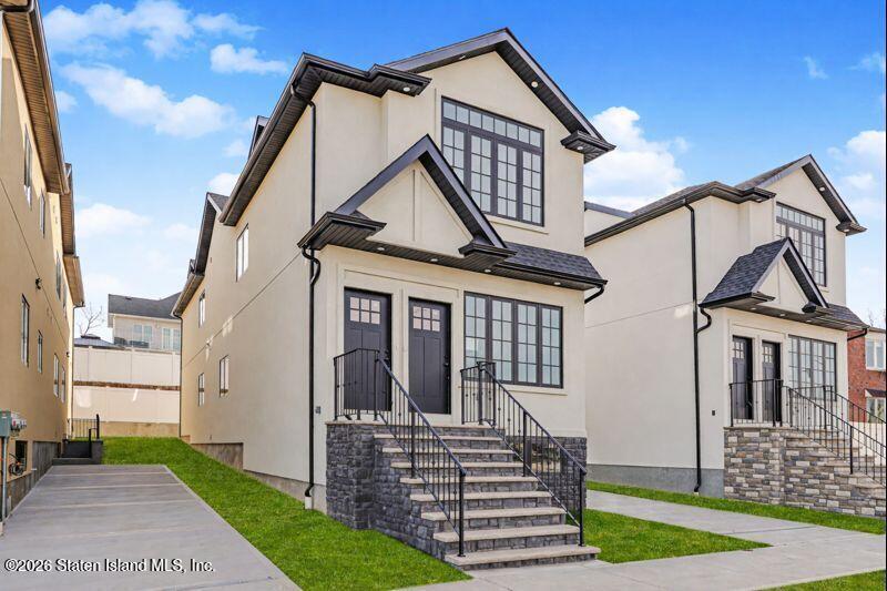 909 Rathbun Avenue Staten Island, NY 10309 - Photo 2 of 35 a front view of a house with a porch
