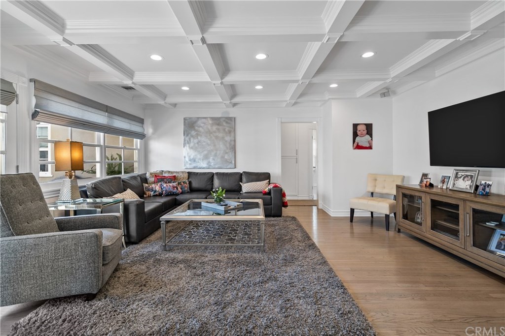 518 Amherst Drive Burbank, CA 91504 - Photo 12 of 52