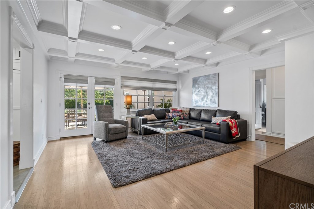 518 Amherst Drive Burbank, CA 91504 - Photo 13 of 52