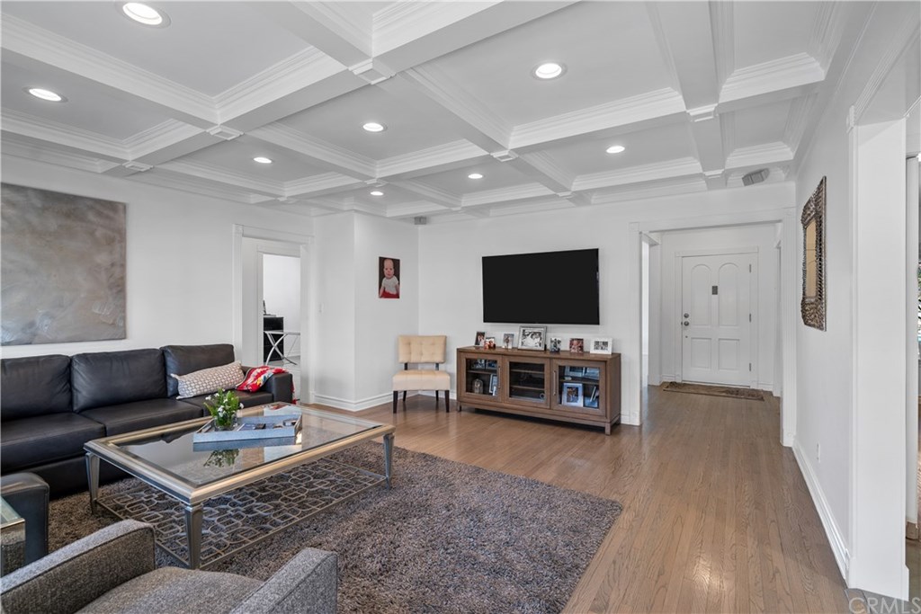 518 Amherst Drive Burbank, CA 91504 - Photo 14 of 52