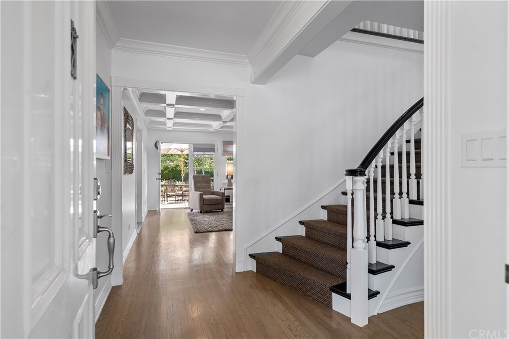 518 Amherst Drive Burbank, CA 91504 - Photo 6 of 52