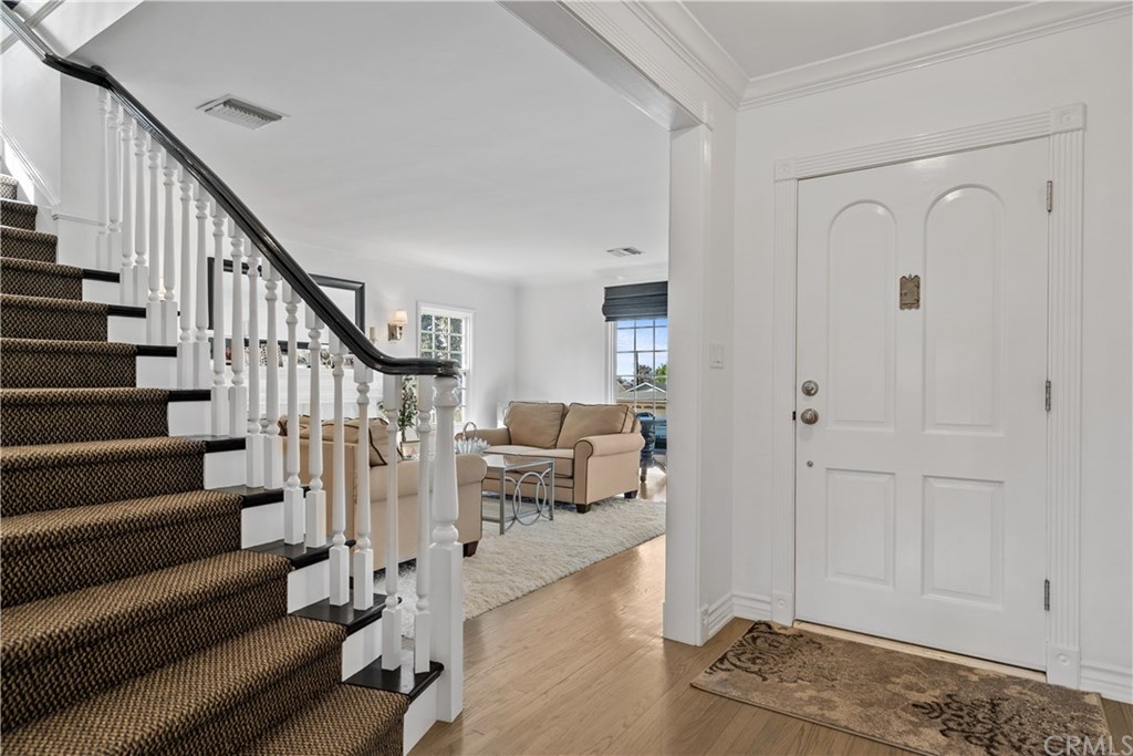 518 Amherst Drive Burbank, CA 91504 - Photo 7 of 52