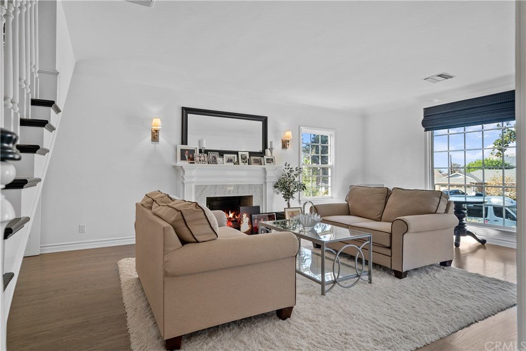 518 Amherst Drive Burbank, CA 91504 - Photo 8 of 52