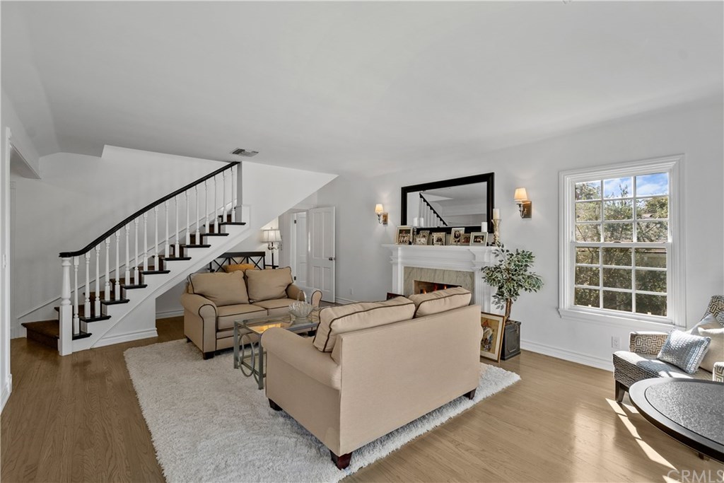 518 Amherst Drive Burbank, CA 91504 - Photo 9 of 52