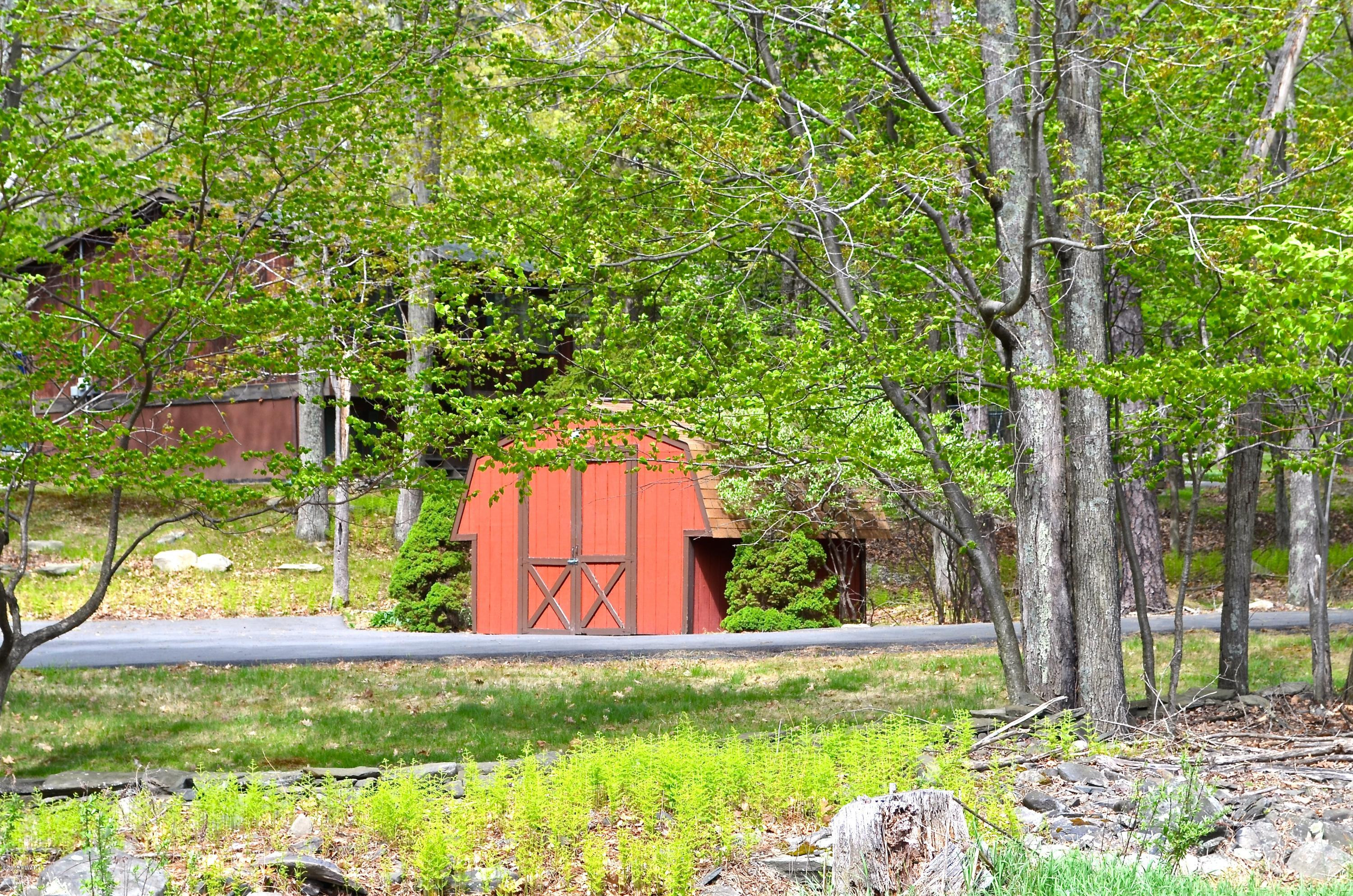 140 Cabin Road Milford, PA 18337 - Photo 4 of 24