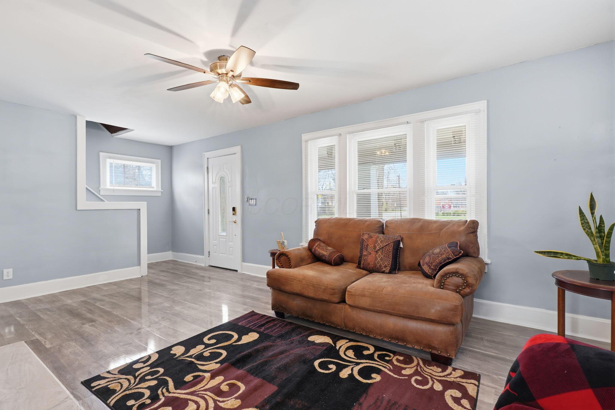 2268 Ridgeway Avenue Columbus, OH 43219 - Photo 5 of 47