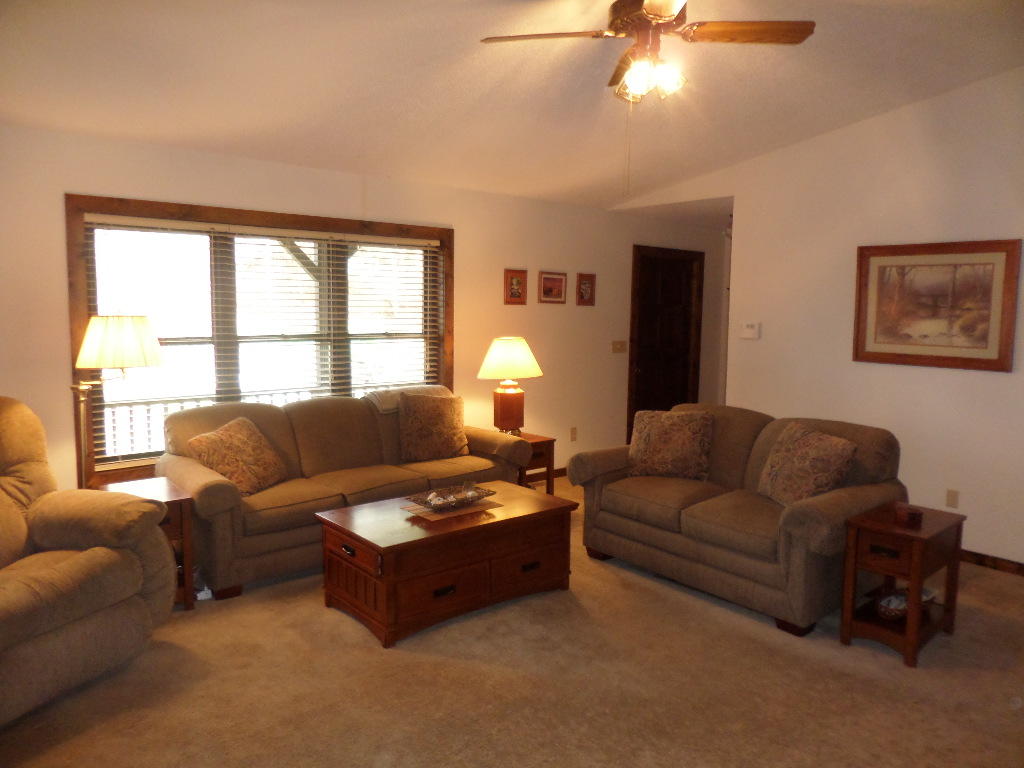 99 Chestnut Hill Road Oak Ridge, TN 37830 - Photo 4 of 27 Living Room