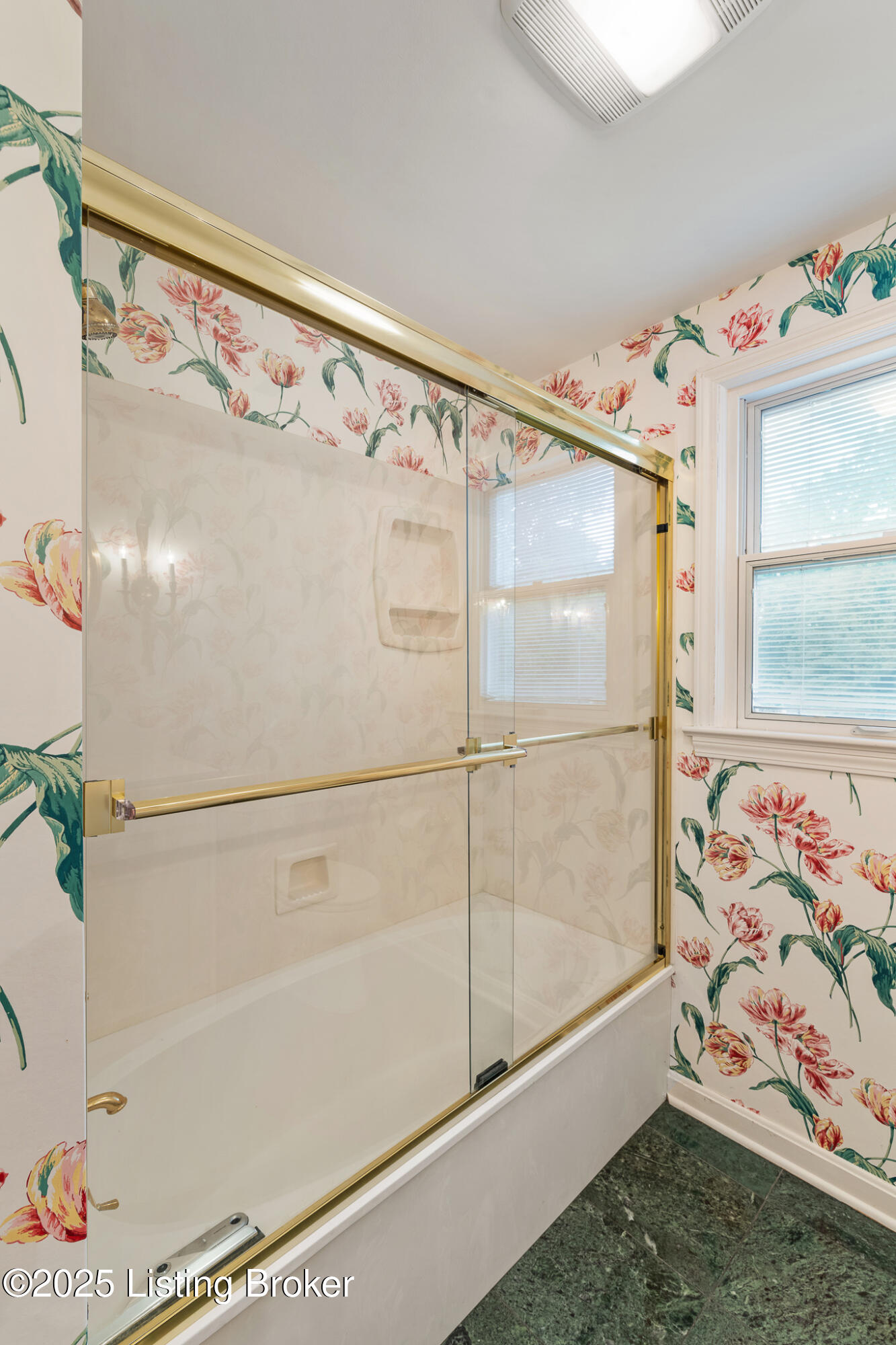 6012 Innes Trace Road Louisville, KY 40222 - Photo 42 of 57 Guest Suite Bath