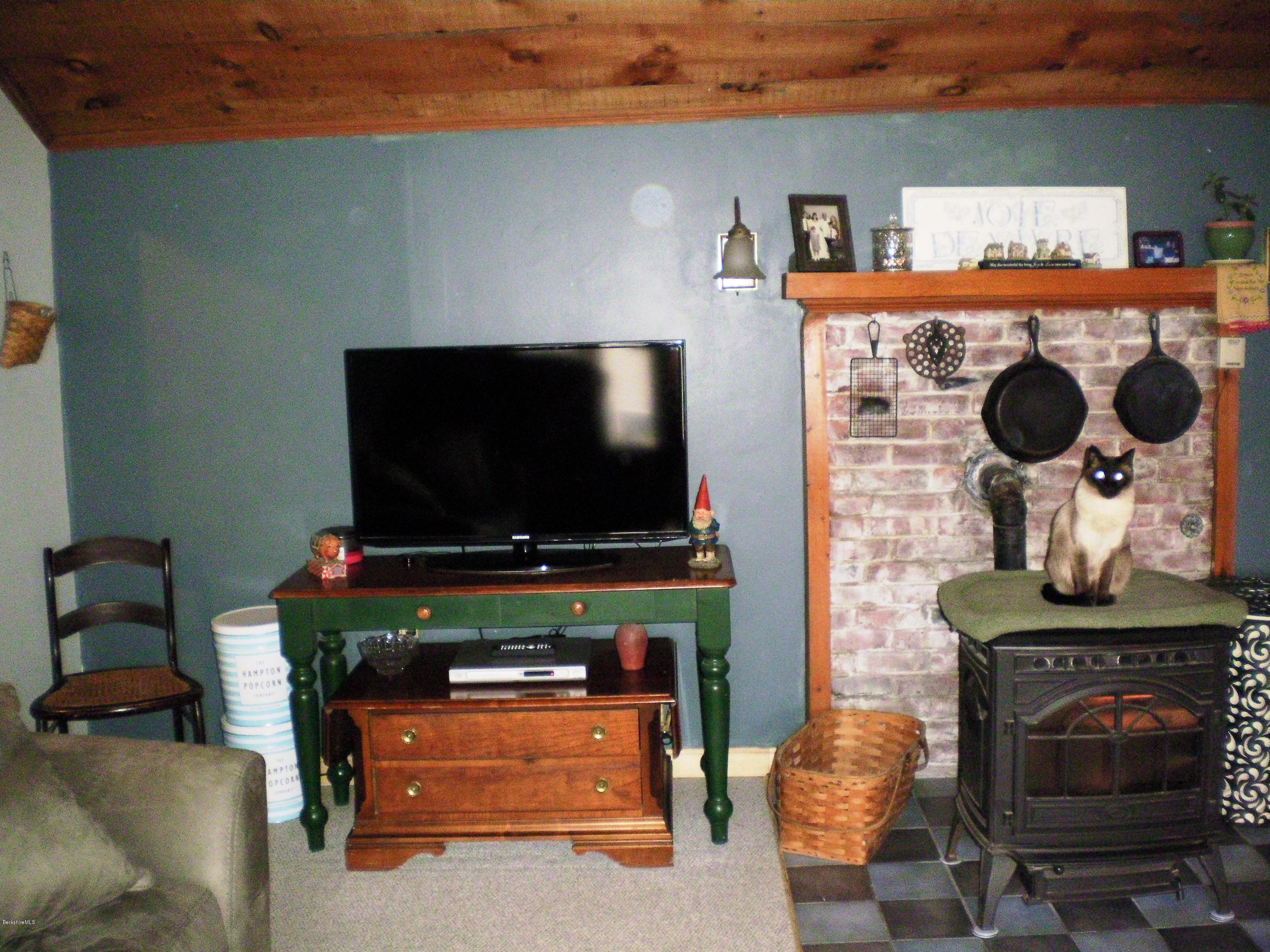 110 Shore Road Hinsdale, MA 01235 - Photo 17 of 25 Living Room