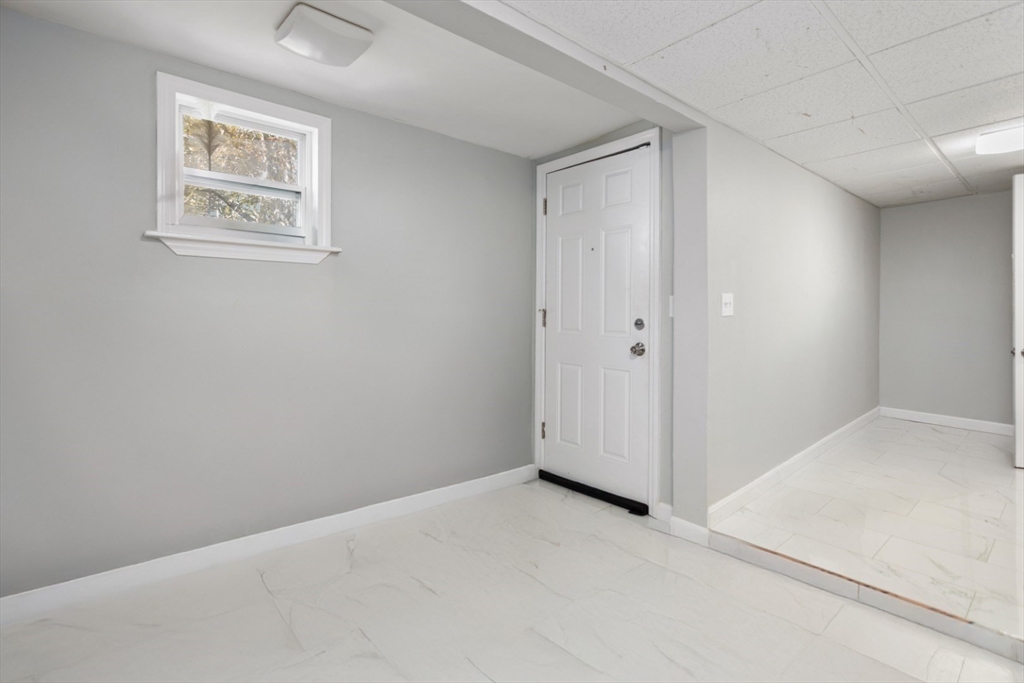 14 Bay Road Revere, MA 02151 - Photo 15 of 38