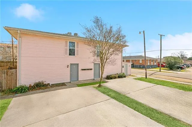 $1,400 | 241 Helen Street, Unit 2B, Terrytown, LA 70056