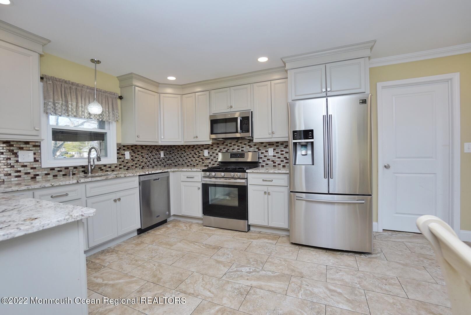 586 Lloyd Road Aberdeen, NJ 07747 - Photo 13 of 35 Eat in Kitchen