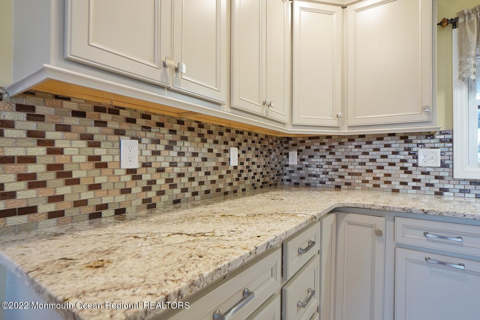 586 Lloyd Road Aberdeen, NJ 07747 - Photo 18 of 35 Eat in Kitchen