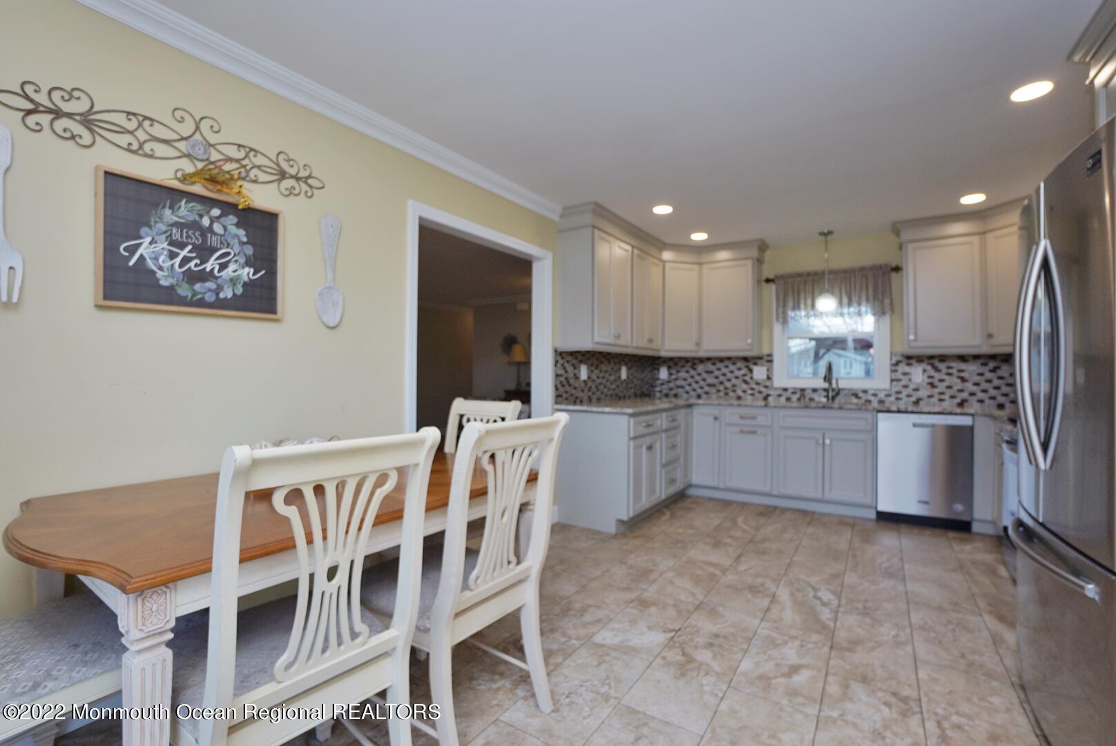 586 Lloyd Road Aberdeen, NJ 07747 - Photo 22 of 35 Eat in Kitchen