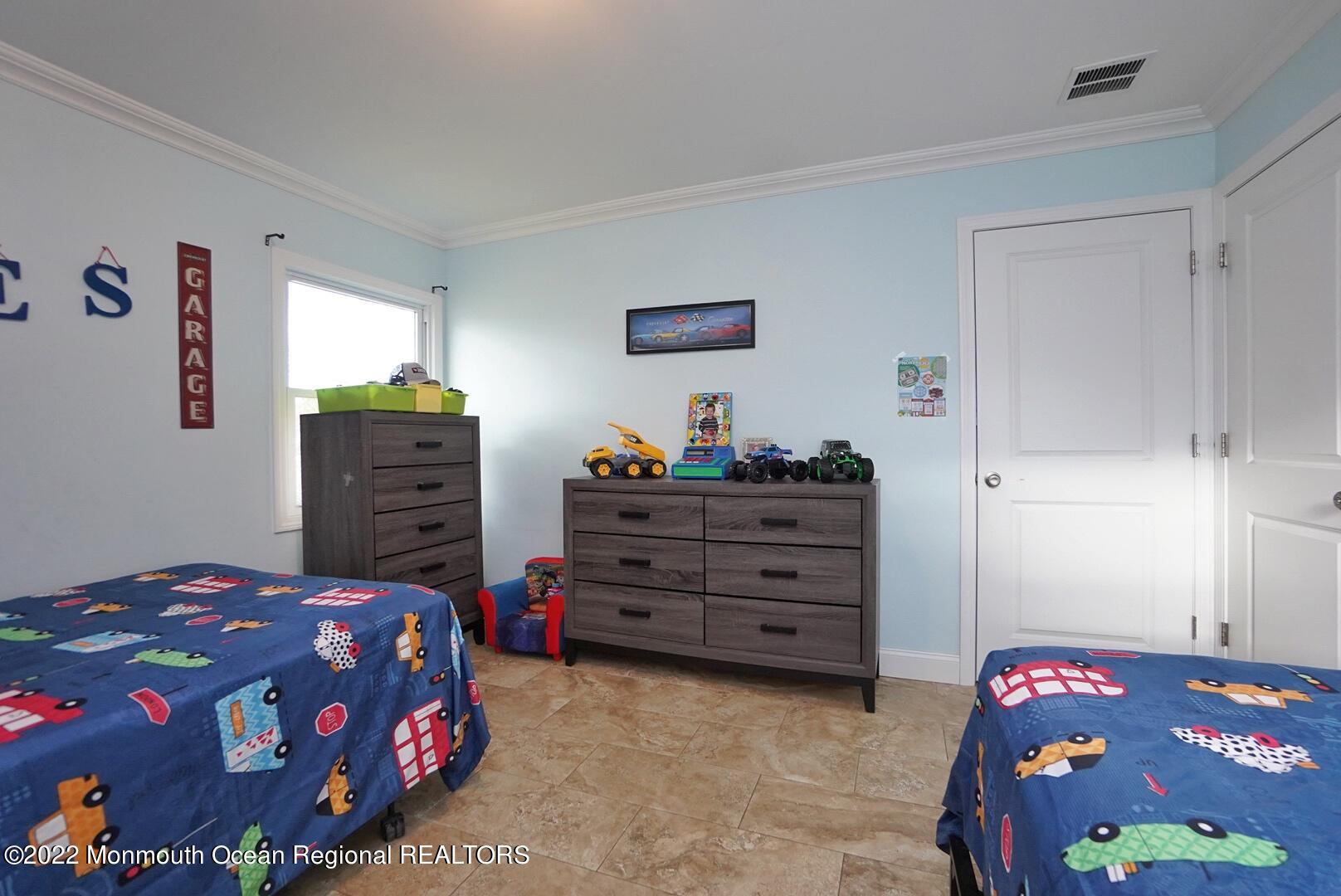 586 Lloyd Road Aberdeen, NJ 07747 - Photo 27 of 35 Second Bedroom