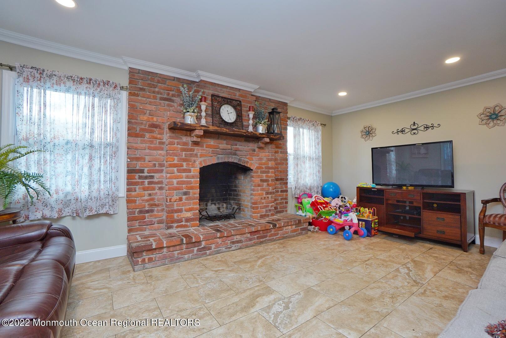 586 Lloyd Road Aberdeen, NJ 07747 - Photo 7 of 35 Living Room