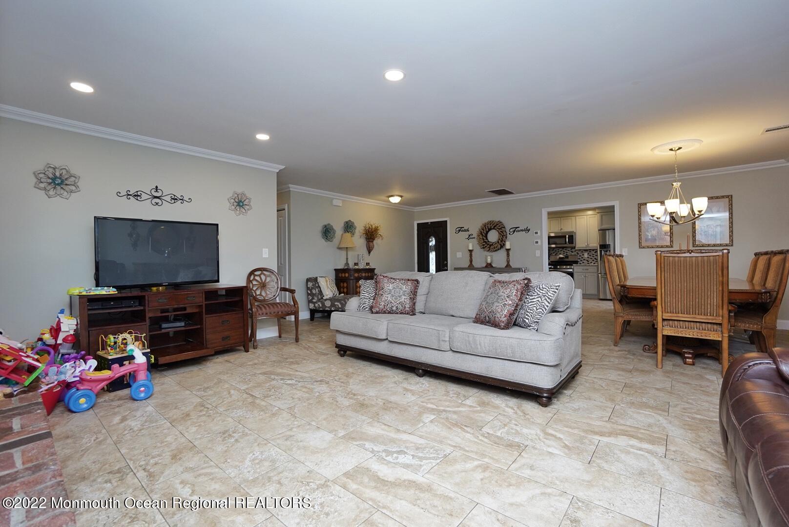 586 Lloyd Road Aberdeen, NJ 07747 - Photo 8 of 35 Living Room