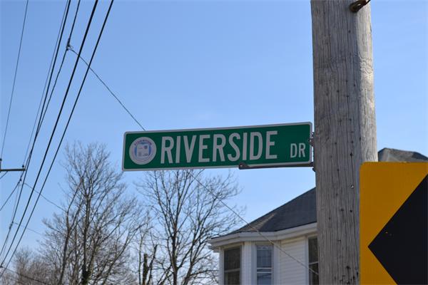 21 Riverside Drive Tiverton, RI 02878 - Photo 6 of 8 a view of a street sign