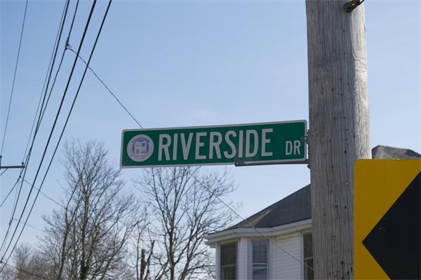 21 Riverside Drive Tiverton, RI 02878 - Photo 7 of 8 a view of a street sign