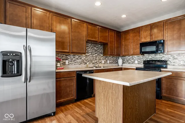 $299,900 | 6304 El Paso Street, Whitestown, IN 46075