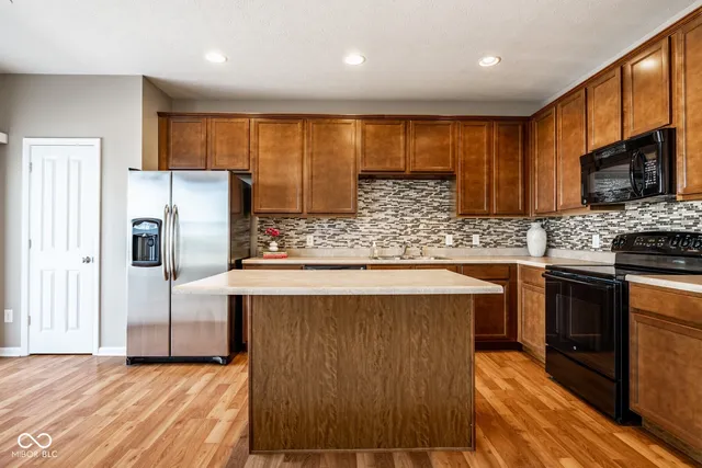 $299,900 | 6304 El Paso Street, Whitestown, IN 46075