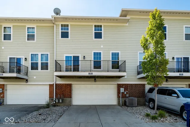 $299,900 | 6304 El Paso Street, Whitestown, IN 46075