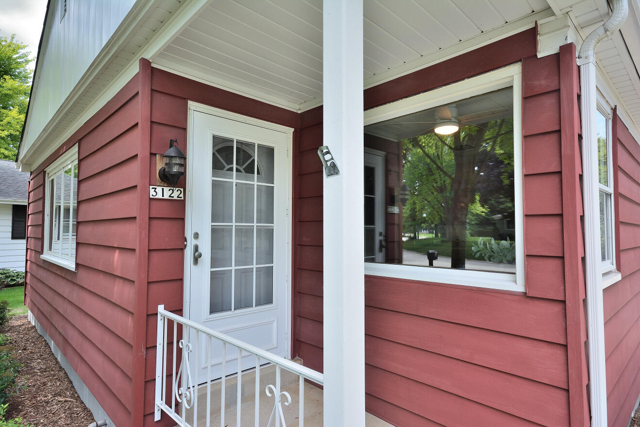 3122 West Rochelle Avenue Glendale, WI 53209 - Photo 2 of 25 Front Porch