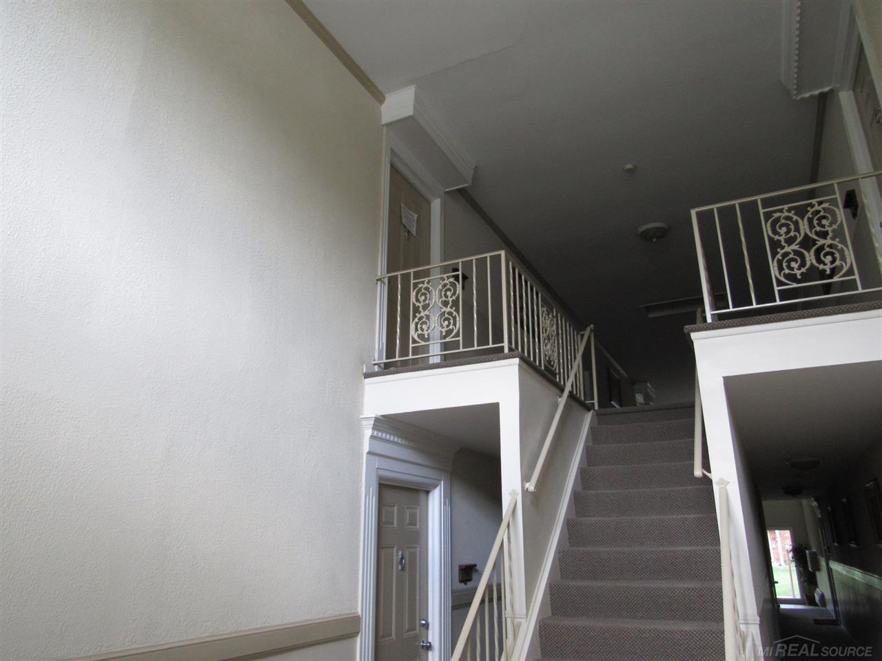 763 West Maple Road Clawson, MI 48017 - Photo 9 of 36 31261299-8.JPG