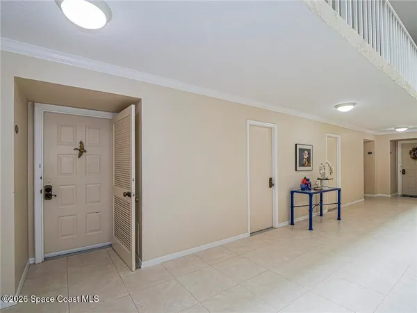 a view of a livingroom and a livingroom with furniture