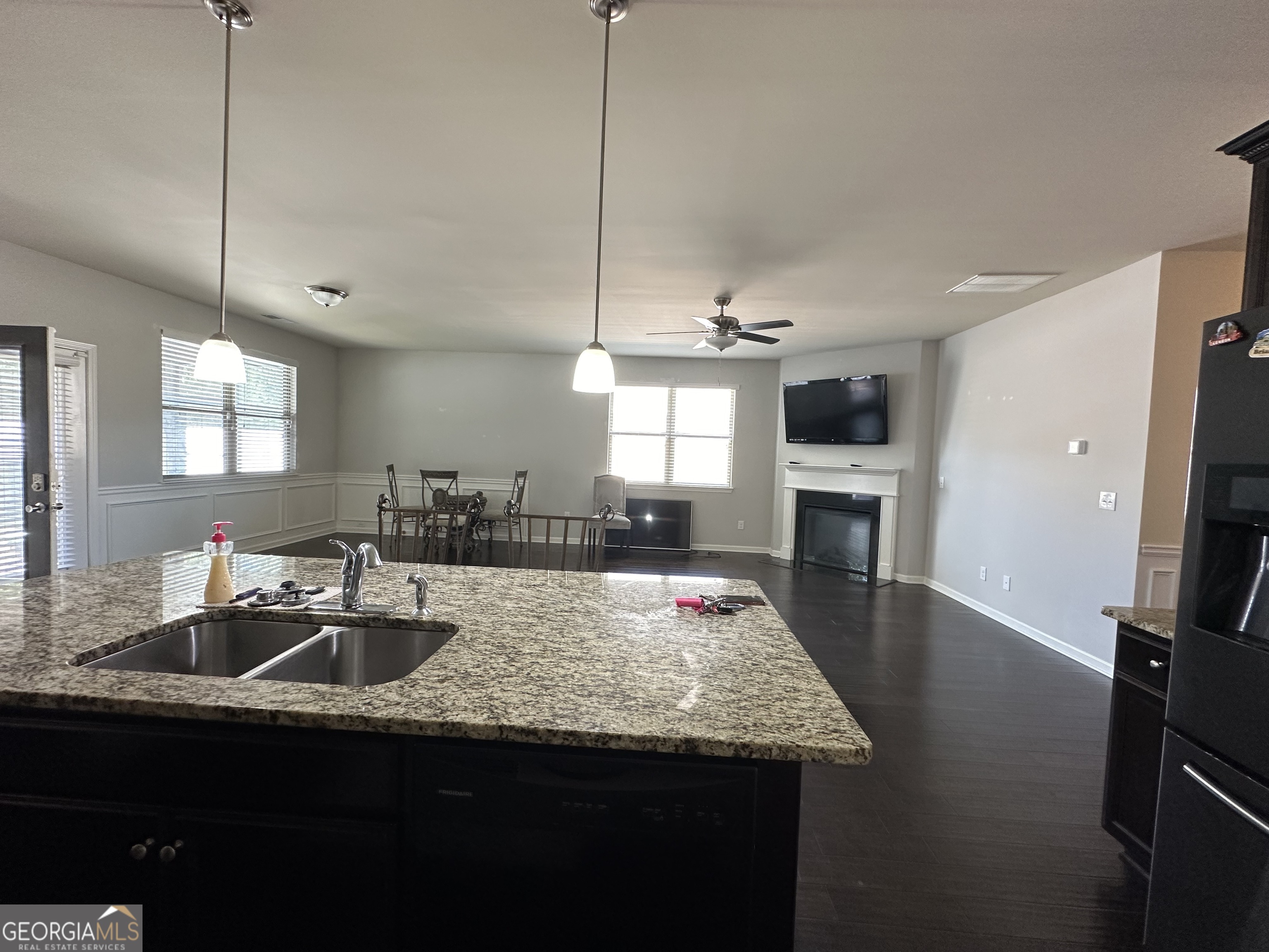 565 Carleton Place Locust Grove, GA 30248 - Photo 22 of 40 a view of a kitchen counter space