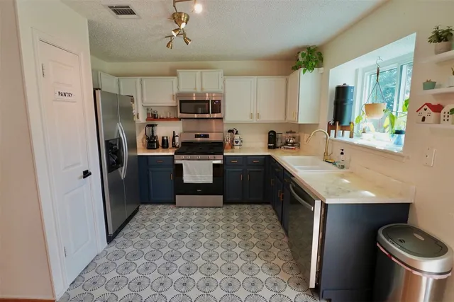 $415,000 | 2106 Bluebonnet Drive, Round Rock, TX 78664