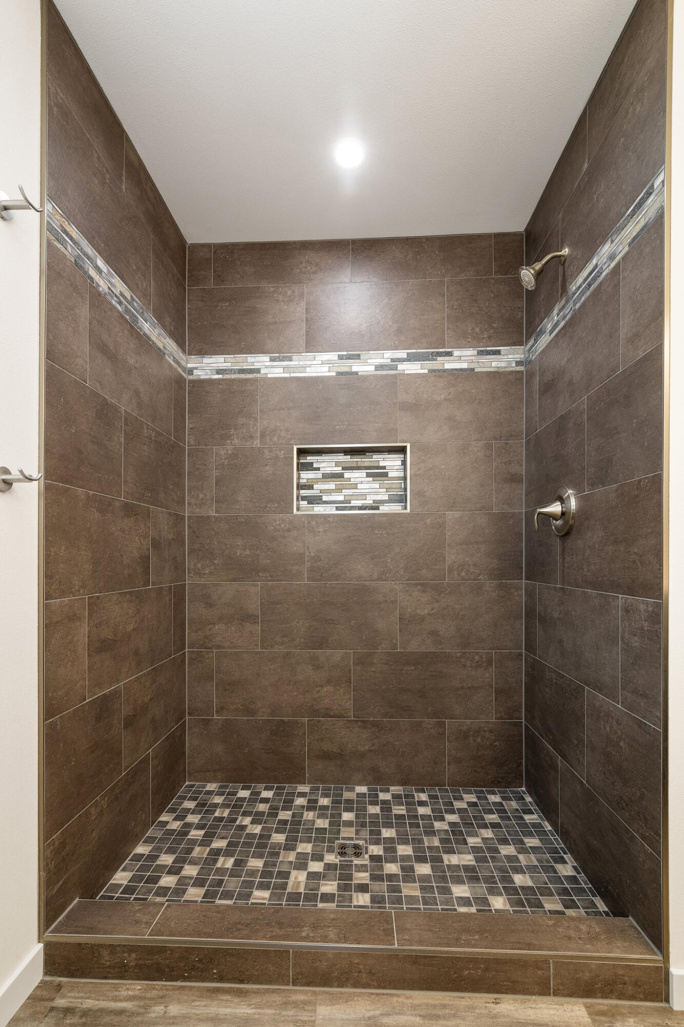 1530 Waldenberger Road Eau Claire, WI 54703 - Photo 16 of 27 16 MASTER SHOWER