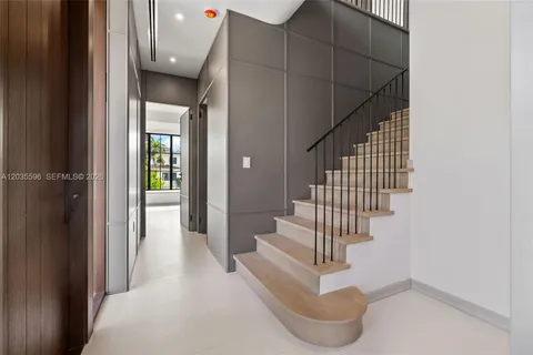 $6,995,000 | 5262 La Gorce Drive, Miami Beach, FL 33140