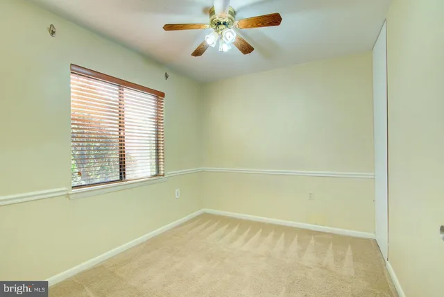 $2,050 | 613 Center Street, Unit T2, Herndon, VA 20170