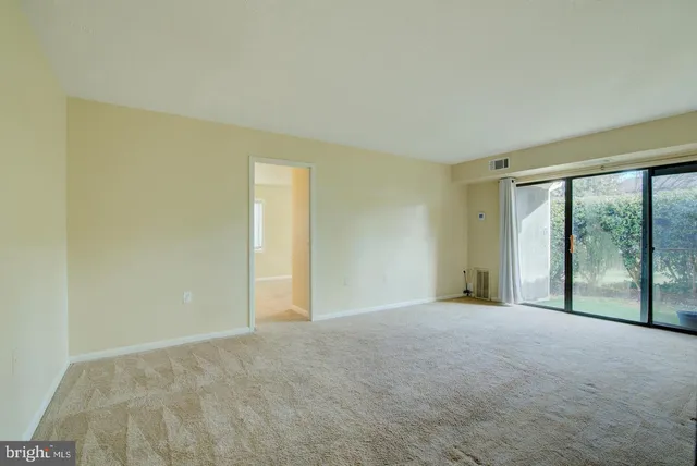 $2,050 | 613 Center Street, Unit T2, Herndon, VA 20170