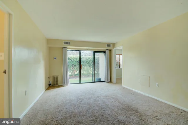 $2,050 | 613 Center Street, Unit T2, Herndon, VA 20170