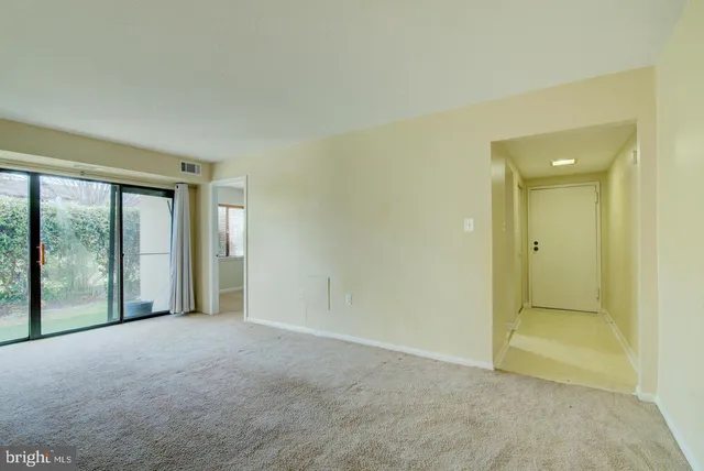 $2,050 | 613 Center Street, Unit T2, Herndon, VA 20170