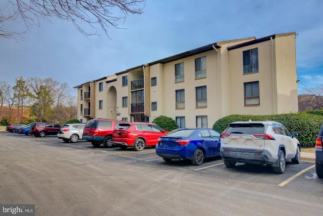 $2,050 | 613 Center Street, Unit T2, Herndon, VA 20170