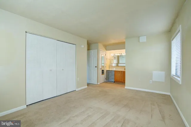 $2,050 | 613 Center Street, Unit T2, Herndon, VA 20170