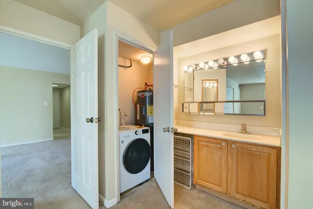 $2,050 | 613 Center Street, Unit T2, Herndon, VA 20170