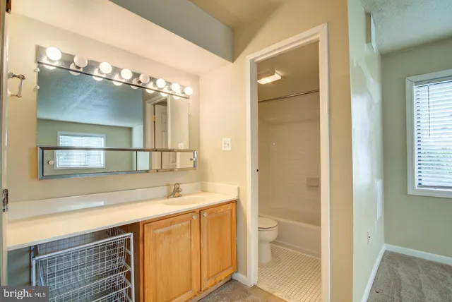 $2,050 | 613 Center Street, Unit T2, Herndon, VA 20170